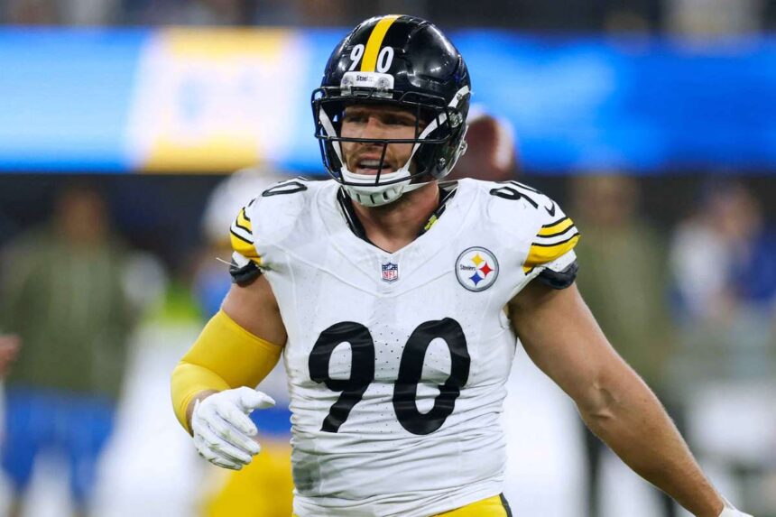 A Steelers csillaga TJ Watt izgatottan varja a Ravens elleni merkozest tudoserulese utan
