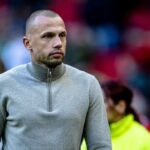 A korabbi Ajax vezeto John Heitinga az Tottenhamnel dolgozik asszisztens edzokent