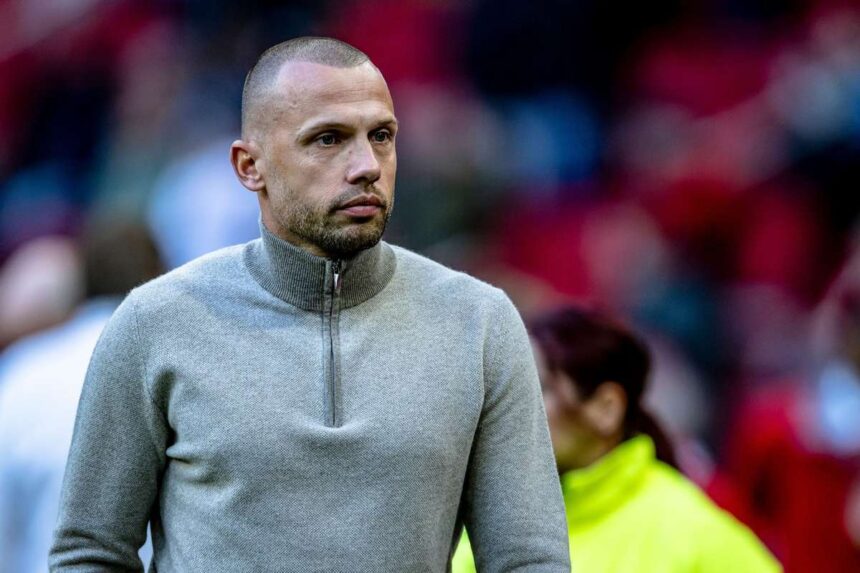 A korabbi Ajax vezeto John Heitinga az Tottenhamnel dolgozik asszisztens edzokent