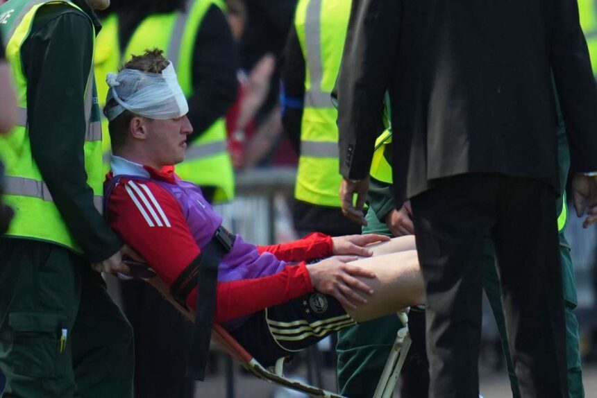 Aberdeen szurkolot 18 honapra bortonbe zartak mert szeket dobott jatekosra