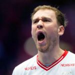 Dan sztar kritizalja a portugal jatekost amiert iPadot hasznalt a norveg idot keres meghallgatasara