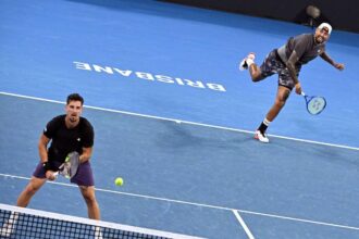 Kyrgios es Kokkinakis gyozott Brisbane erzelmes visszateresuk soran hosszu tavu serulesek utan