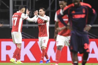 Nottingham Forest veresget szenvedett Bragban miutn kihagytak egy bntett s nglt kaptak