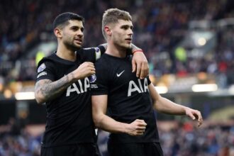 Romero fejesevel menti meg Franket a kinos helyzettol mikozben a Tottenham dontetlent harcol ki a Burnley ellen