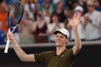 Sinner elbucsuztatja honfitarsat Darderi siman bejut a negyeddontokbe