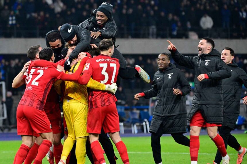 A Freiburg a DFB Pokal legjobb negy koze jutott miutan buntetoparbaiban legyotzte a Hertha Berlint