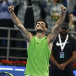 Alcaraz hatranybol felallva legyozi Khachanovot es bejut a dohai elodontobe