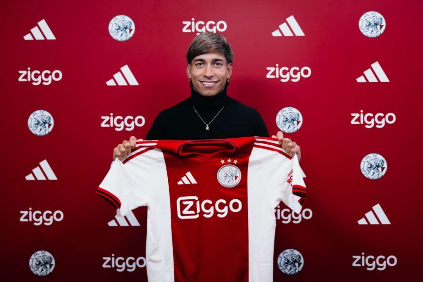 Az Ajax megerositette Maher Carrizo argentin tehetseg alairasat a Velez Sarsfieldtol