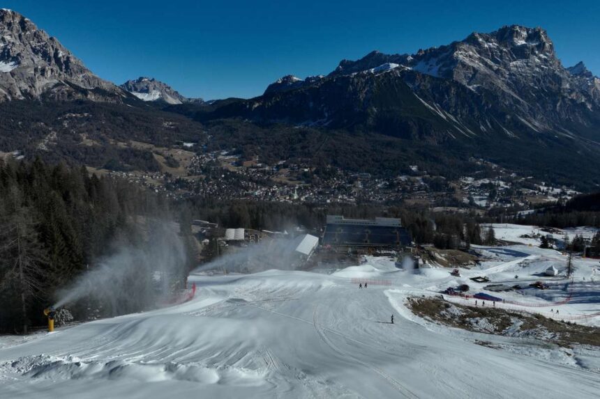 Az elso noi lesiklo edzes torolve mivel sulyos havazas sujtja Cortinat