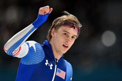 Jordan Stolz folytatja olimpiai dominanciajat es legyozzi De Boot az 500m es aranyeremert