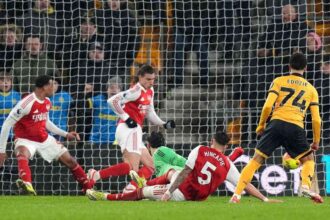 Kesobb Calafiori ongolja miatt az Arsenal ket pontot veszitett az utolso helyen allo Wolves ellen