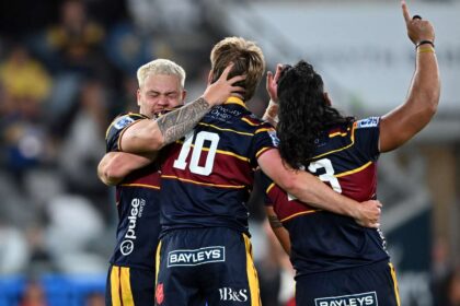 King Cam Millar 50 meteres buntetot rug hogy ellopja a gyozelmet a Highlanders szamara