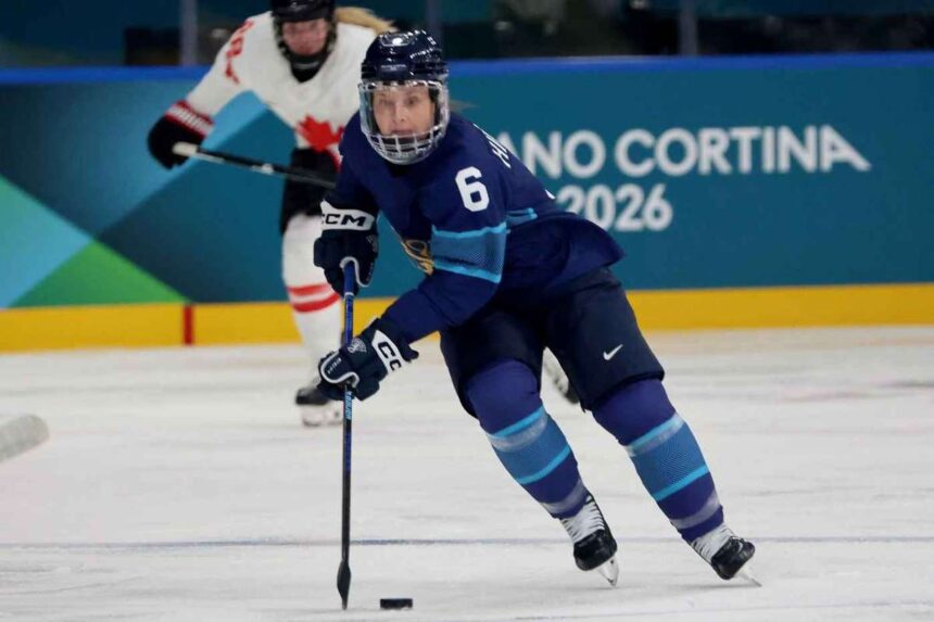 Noi Jegkorong A finn vedo Jenni Hiirikoski felso testi serulest szenvedett igy koran veget ertek az Olimpiajanak