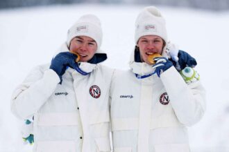 Norvegia megnyerte a rekordot ero 16 aranyermet a nordikus osszevont csapat sprintje utan bekovetkezett kaoszos vege miatt
