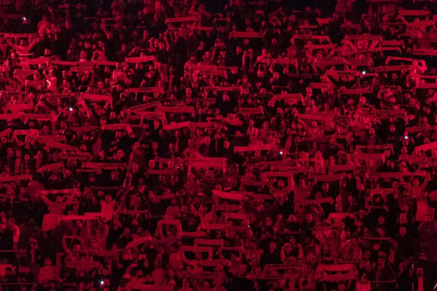 Ot szimpatizans felfuggesztese a Benficanal allitolagos rasszista megnyilvanulasok miatt a Real Madrid ellen elszenvedett vereseg soran