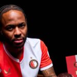Raheem Sterling a Feyenoord debutalasarara keszul miutan megkapta a munkavallalasi engedelyt