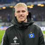 Sajnalatos modon Gronbaek combserulest szenvedett ami miatt keslekedik a Bundesliga debutalasa a HSV nal