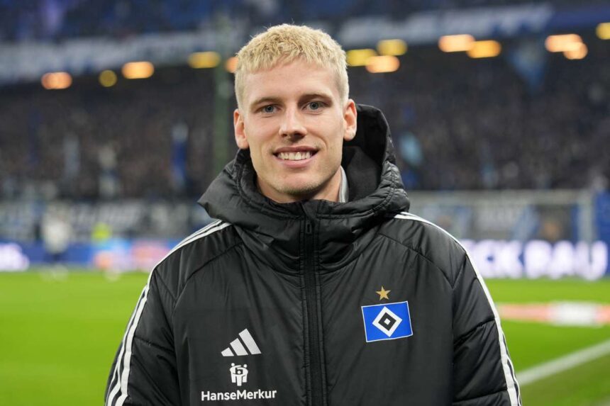 Sajnalatos modon Gronbaek combserulest szenvedett ami miatt keslekedik a Bundesliga debutalasa a HSV nal