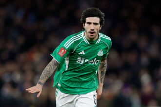 Tonali duplaja felrazza Newcastle t az FA Kupa visszajatszasaban a 10 fos Aston Villa ellen