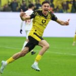 A Borussia Dortmund siman legyozte az Augsburgot hogy felzarkozzon rivalisaihoz a Bundesliga elen