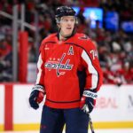 A Kacsa csapat megszerezte John Carlstont a Capitals csapatatol egy csereugylet kereteben