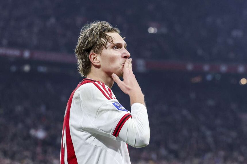 A Manchester United allitolag harcba szall az Ajax sztarjert Mika Godtsert