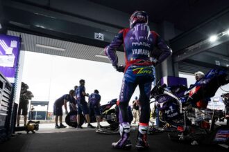 A MotoGP megerositette a Katari Nagydij elhalasztasat a Kozel Keleti feszkok miatt