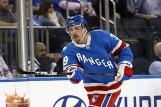 A Rangers Sam Carricket atigazolta a Buffalo Sabreshz