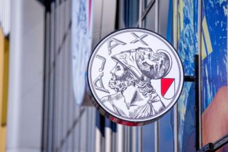 A holland klubok 66 milliot koltottek ugynoki dijakra a 2425 os szezonban az Ajax vezi a teljes osszeg egyharmadaval