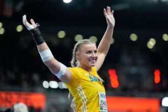 Axelina Johansson sved orszagos rekordot allit fel a bronzeremert a Fedettpalas Vilagbajnoksagon