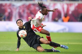 Chaves sajat golja a hossabbitasban fontos gyozelmet hoz az RB Leipzignek a kozeppcsatbeli Augsburg ellen