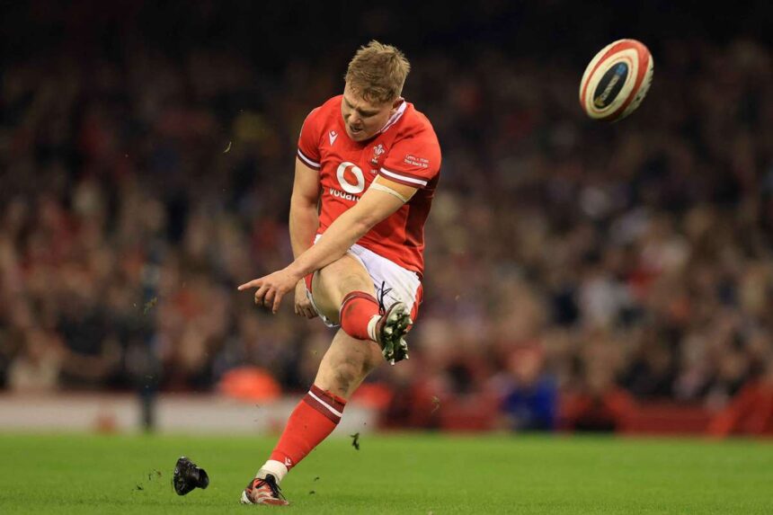 Costelow a masodikkent tamad srules miatt kihagyja Wales Irorszag ellen jatszando Six Nations mrkozeset