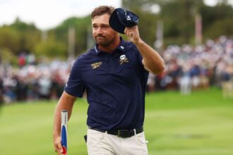 Erzelmekkel teli DeChambeau hoditja meg a LIV Golf Del afrikai cimet Rahm ellen vivott potverseny utan