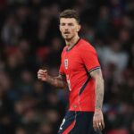 Feher a ket vegen reszt vett amikor Uruguay a hosszabbitasban golt szerzett megakadalyozva Anglia gyozelmet