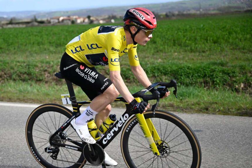 Jonas Vingegaard szetaszakitja rivalisait a vegso emelkedon hogy novelje elonyet a sarga trikoban