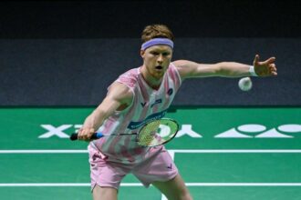 Meglepetten nezte Anders Antonsen ahogy a fiatal japan versenyzo a All England nyitokoren megszegyenitette