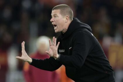 Superliga Az FC Midtjylland szenzacios veresget szenvedett el mikozben az OB visszaveti az FCK t a valsagba