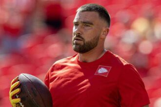 Travis Kelce 14 szezonjara visszater a Kansas City Chiefs csapatahoz