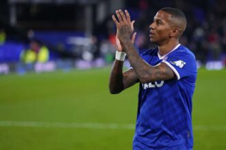 Ashley Young A volt Man United kapitany bejelenti visszavonulasat