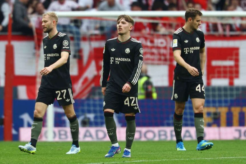 Bayern tinejder Karl combizom szakadas miatt elore nem lathato ideig serult