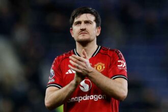 Harry Maguire a Manchester United jatekosa kihagyja a Chelsea elleni merkozest egymeccses eltiltas miatt amelyet helytelen viselkedesert kapott