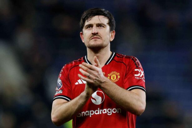 Harry Maguire a Manchester United jatekosa kihagyja a Chelsea elleni merkozest egymeccses eltiltas miatt amelyet helytelen viselkedesert kapott