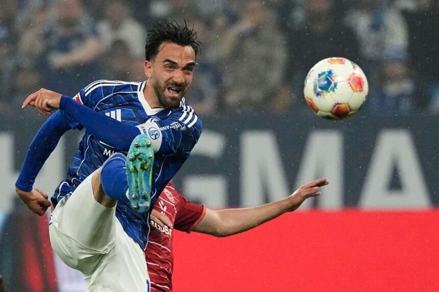 A Schalke visszater a Bundesligaba harom ev szunet utan a Dusseldorf elleni gyozelemmel