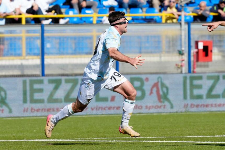 A Venezia visszajutott a Serie A ba mig a Frosinone a masodik helyre lepett