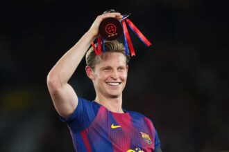 Egyszeruen a legjobb Frenkie de Jong unnepli a Barcelona kulonleges cimet