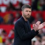 Manchester United Michael Carrick kozel a vegdleges szerzodes alairasahoz
