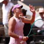 Mirra Andreeva konnyedem legyozzi Marie Bouzkovat a francia nyilt teniszbajnoksag negyedik fordulojaba jutva