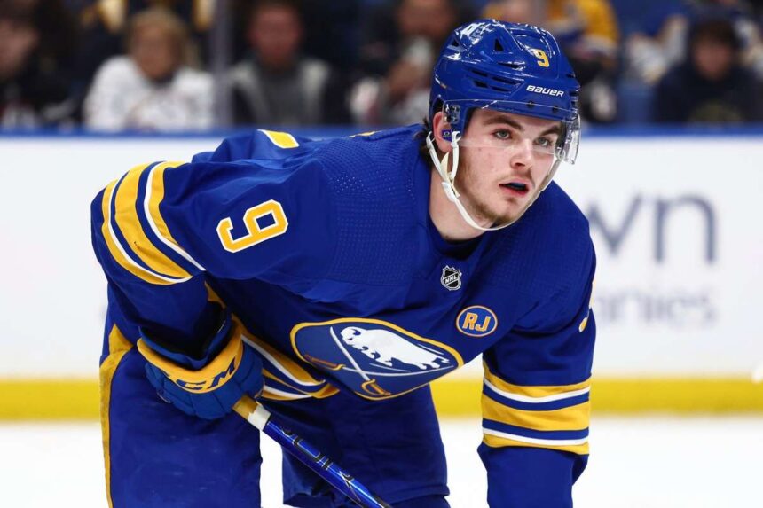 A Sabres hat evre 525 millio dollaros hosszabbitast irt al Zach Bensonnal