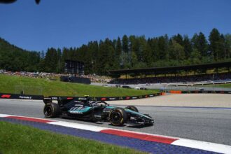 Antonelli vezeti az FP1 et Russell elott mig a Mercedes eros nyitast mutat be Ausztriaban