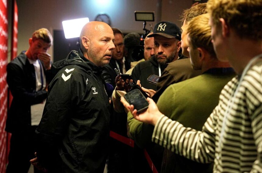 Christian Eriksen A dan szovetsegi kapitany Riemer a gyonyoru egyseget unnepli miutan a kozeppalyas a baratsagos merkozes soran osszeesett